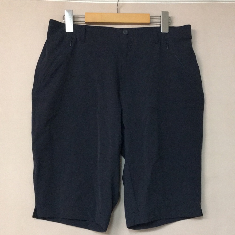 FIG women’s Black Stretchy/ Lightweight Short. Sz 8